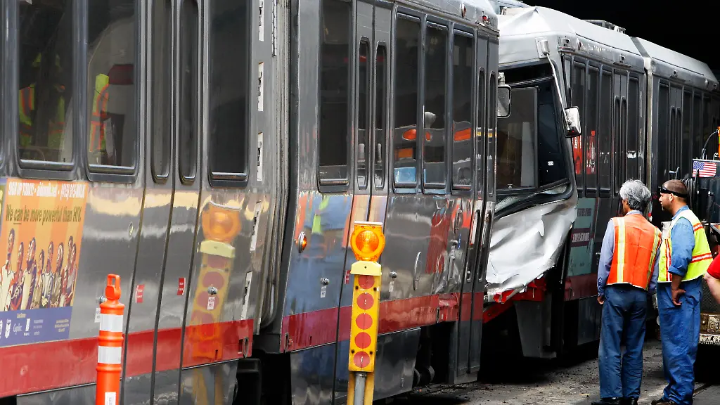 Calif-Light-Rail-Crash-CAFRA105-jpg6729183824087835605