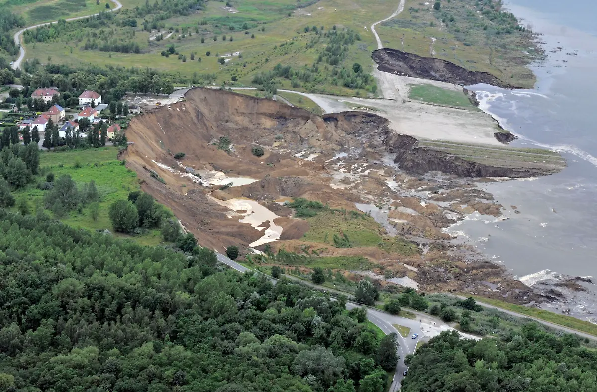 DEU-ST-Haus-Einsturz-NAC120-jpg8633265655779663746