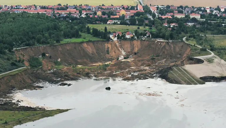 DEU-ST-Haus-Einsturz-NAC107-jpg1405182675285836512