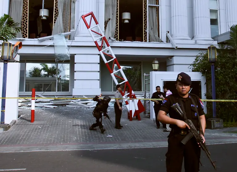 JAK07R-INDONESIA-EXPLOSIONS-0717-11-JPG619393363297344480