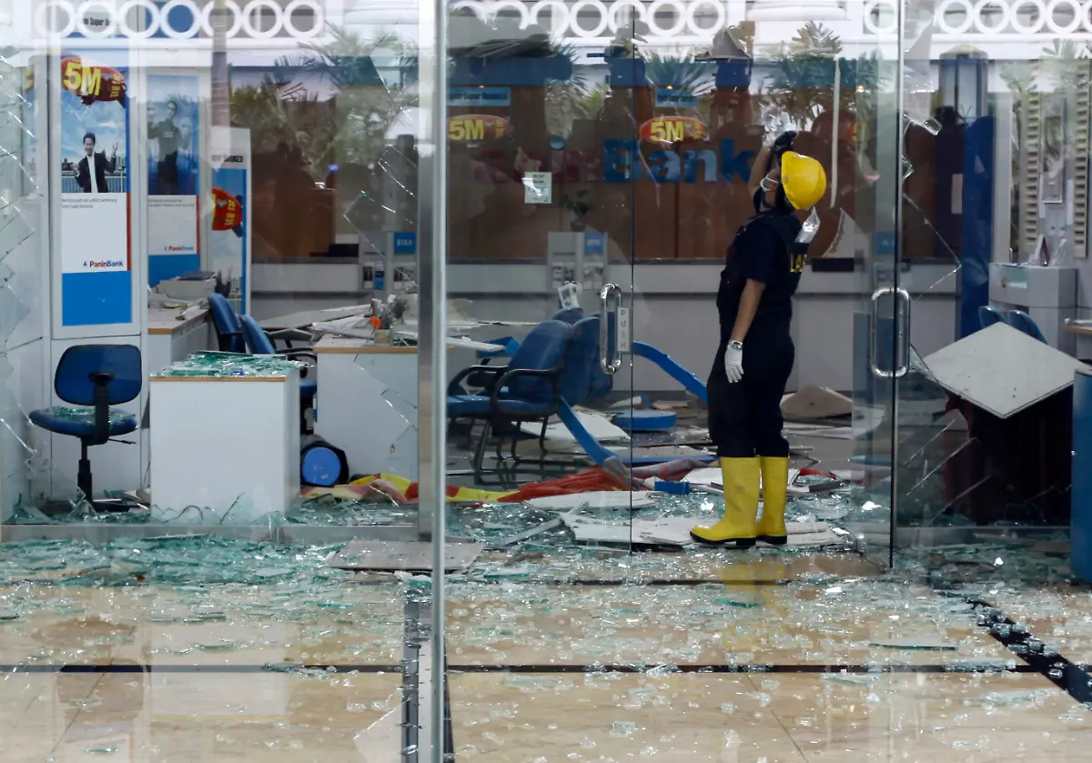 JAK311-INDONESIA-EXPLOSIONS-0717-11-JPG2934731169292851918