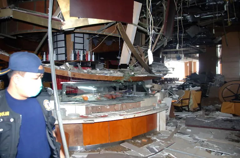 JAK3020-INDONESIA-EXPLOSIONS-0717-11-JPG537783279366394491