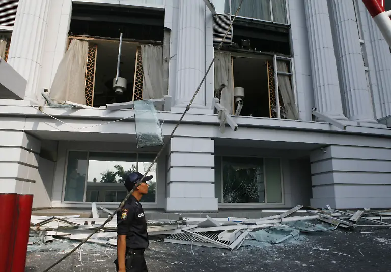 CORRECTION-APTOPIX-Indonesia-Explosions-JAK102-jpg4628324284687696822
