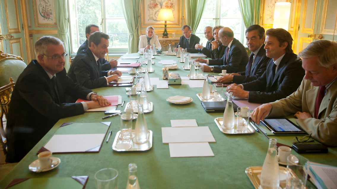 Ungewöhnliche Umstände erfordern ungewöhnliche Maßnahmen: Nicolas Sarkozy trommelt seine Mitstreiter zusammen.