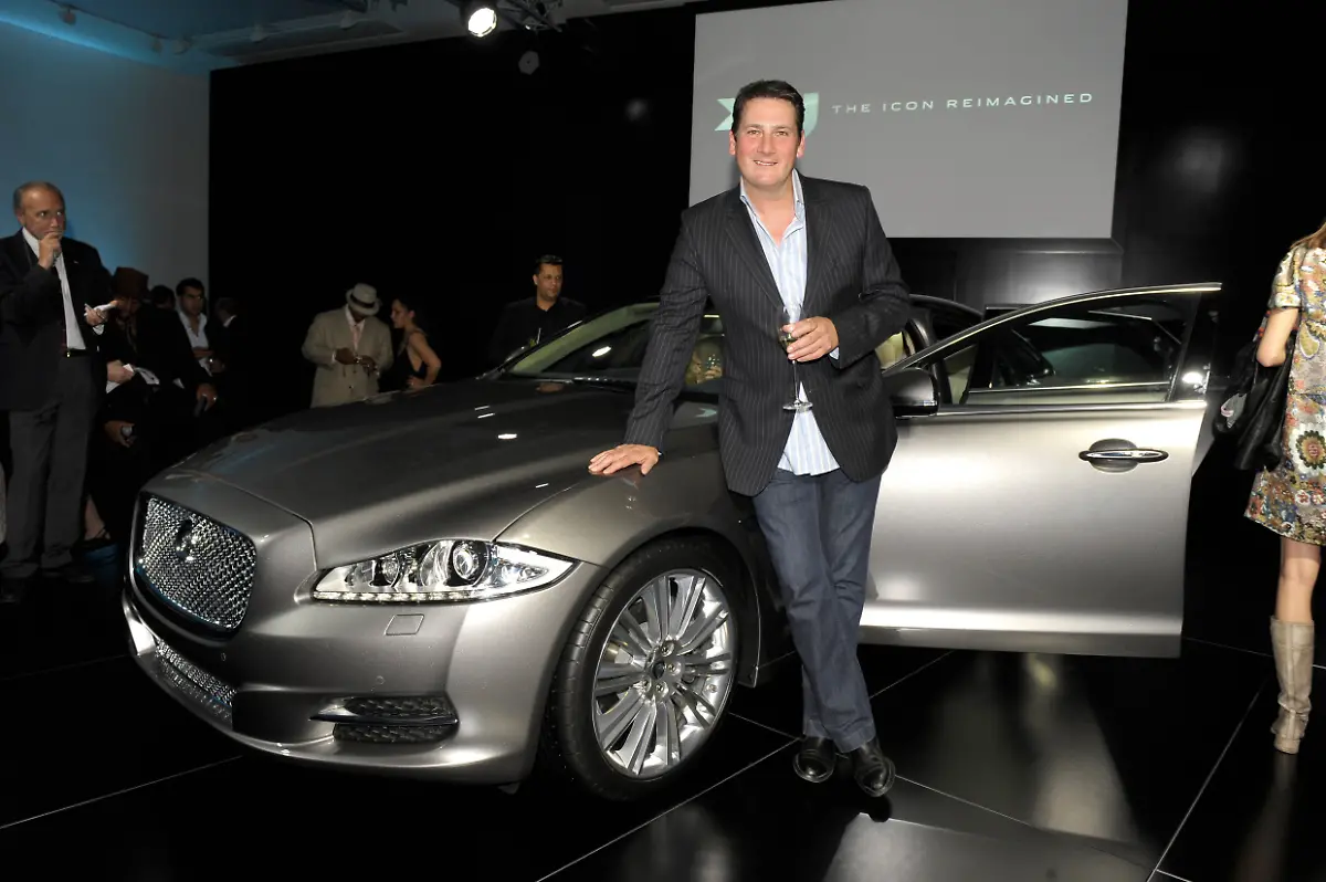 XJ-MY2010-08-THadley-lo