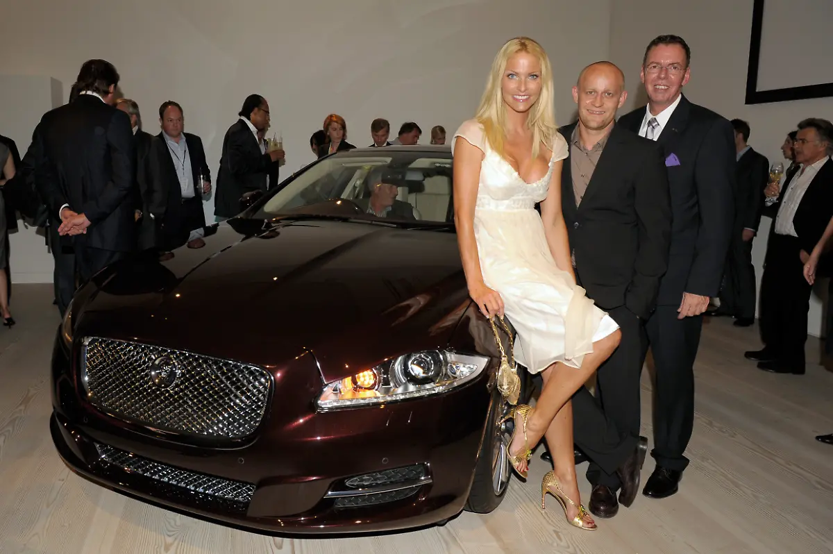 XJ-MY2010-06-SKraus-JVogel-JLScott-lo