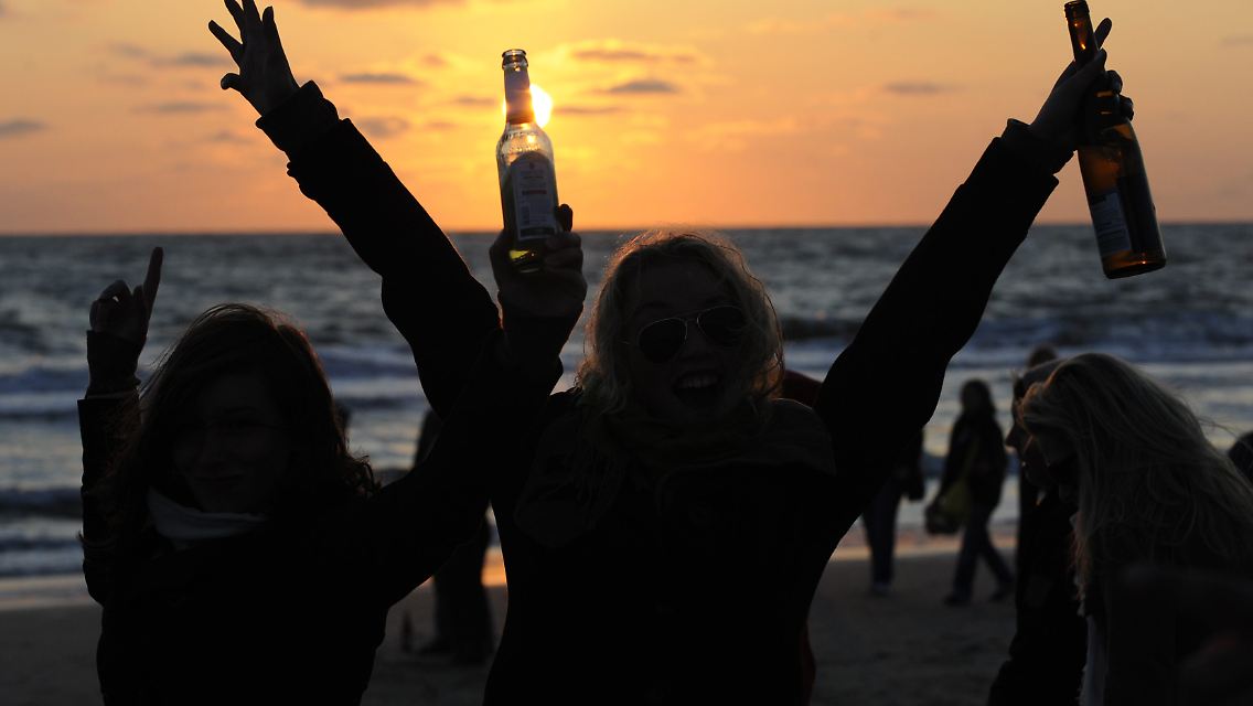 Party am Strand von Westerland auf Sylt: Dort ist bspw. Bier allerdings vergleichweise teuer.