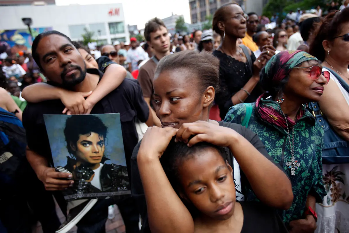 Michael-Jackson-NYSW113-jpg1033408096575720492