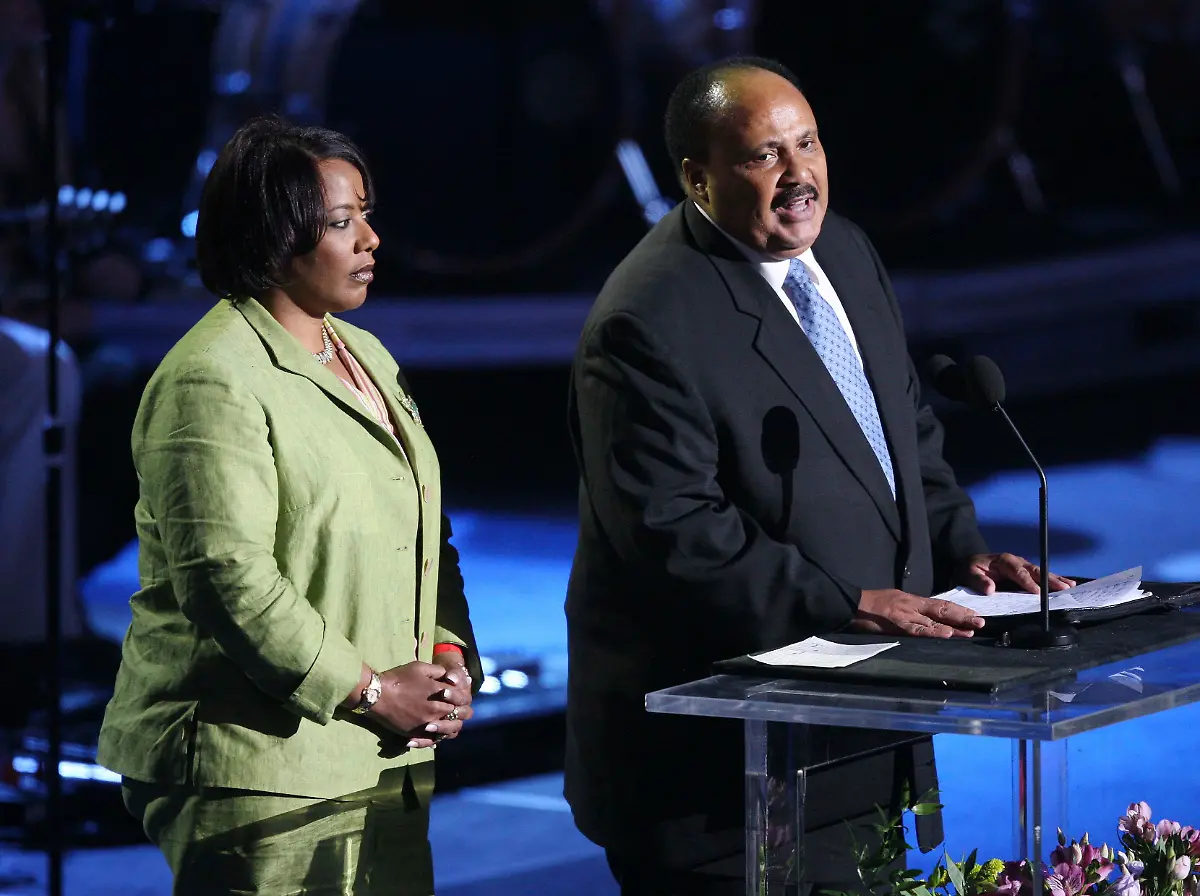 MJM028-PEOPLE-JACKSON-0707-11-JPG3802338948495446105