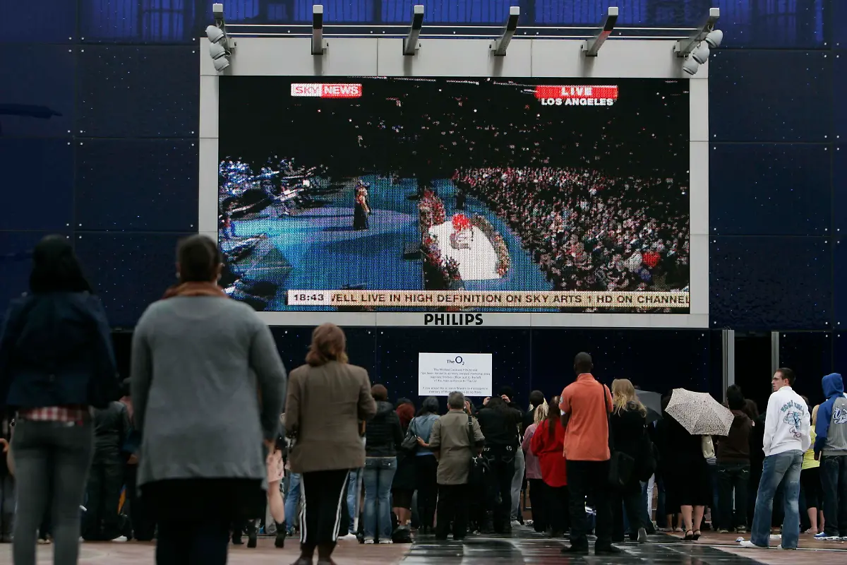 BRITAIN-JACKSON-MEMORIAL-REACTION-LLP110-jpg2407316981717005699