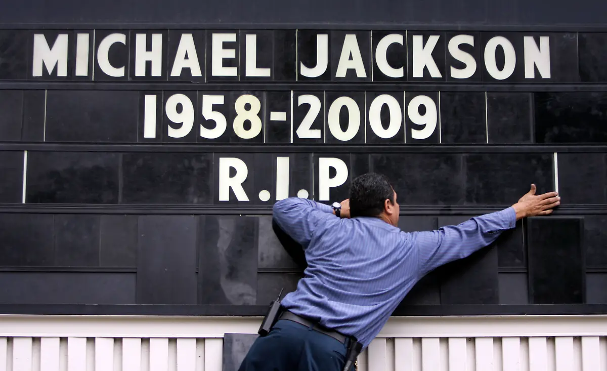 APTOPIX-Michael-Jackson-CAKS101-jpg5361841803251987750