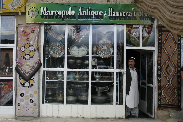 Kunsthandwerk-Geschaeft-Afghanistan-Bamijan