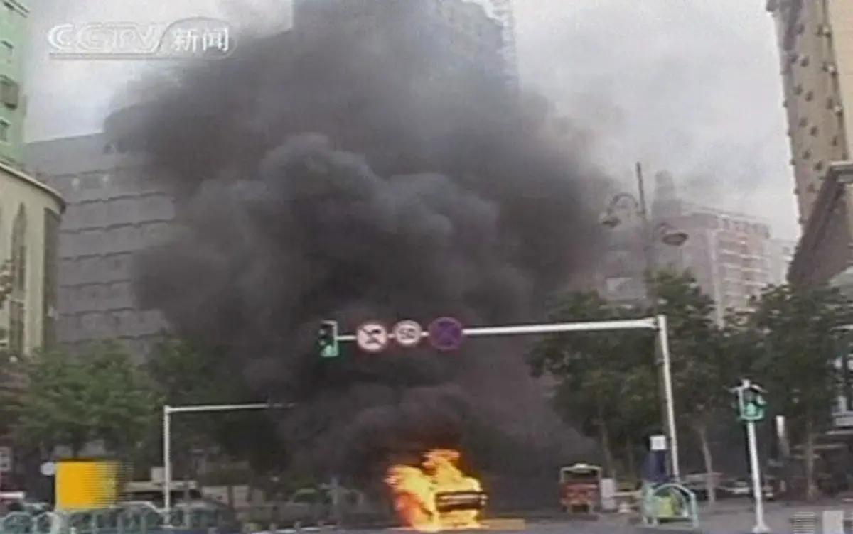 China-Protest-TOK804-jpg6601312794099800187