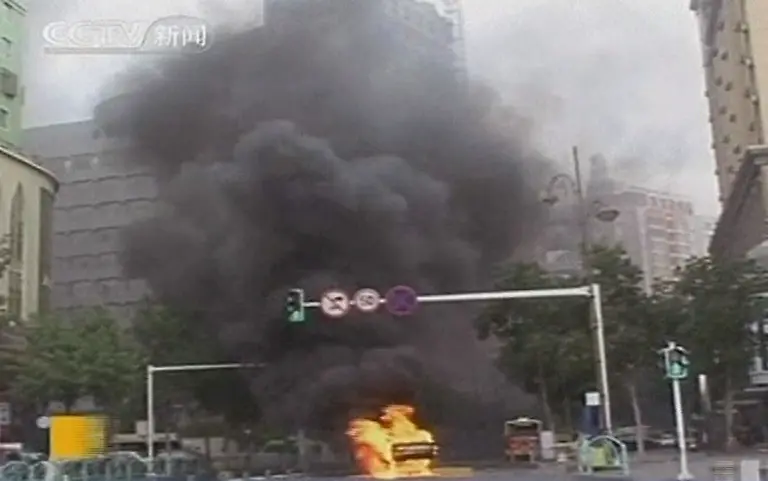 China-Protest-TOK804-jpg6601312794099800187