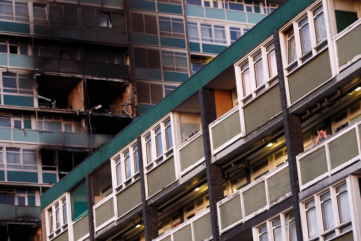 BRITAIN-HIGH-RISE-FIRE-LST106-jpg7591160038746084273