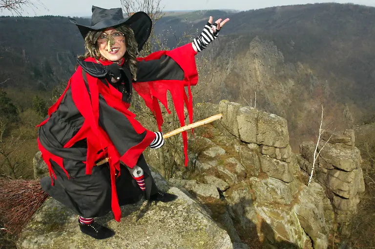 Thale-Hexe-auf-dem-Hexentanzplatz