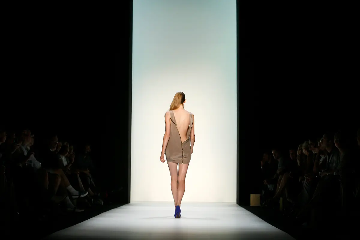 GERMANY-FASHION-WEEK-XMJH114-jpg8932468830994599368