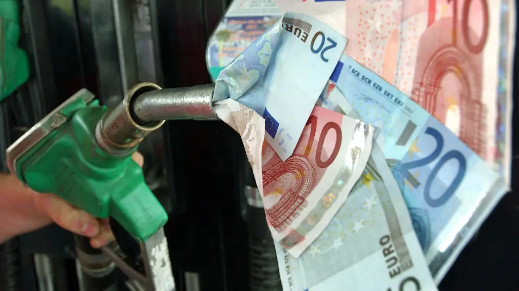benzinpreis-geld-tanken