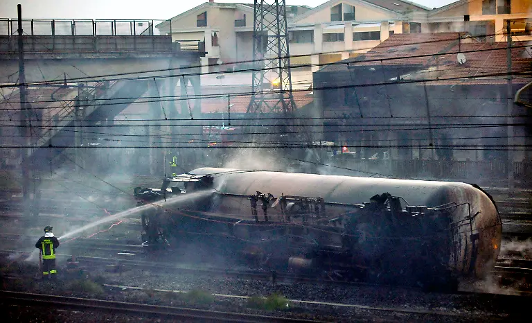 APTOPIX-Italy-Train-Derailed-VIA104-jpg8976901025116821907