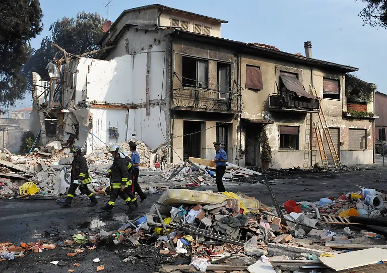 Italy-Train-Derailed-VIA123-jpg6742613745684708713