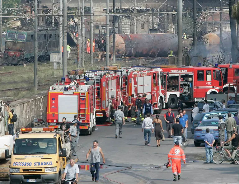 ROM103-ITALY-EXPLOSION-0630-11-JPG4908844673880688402