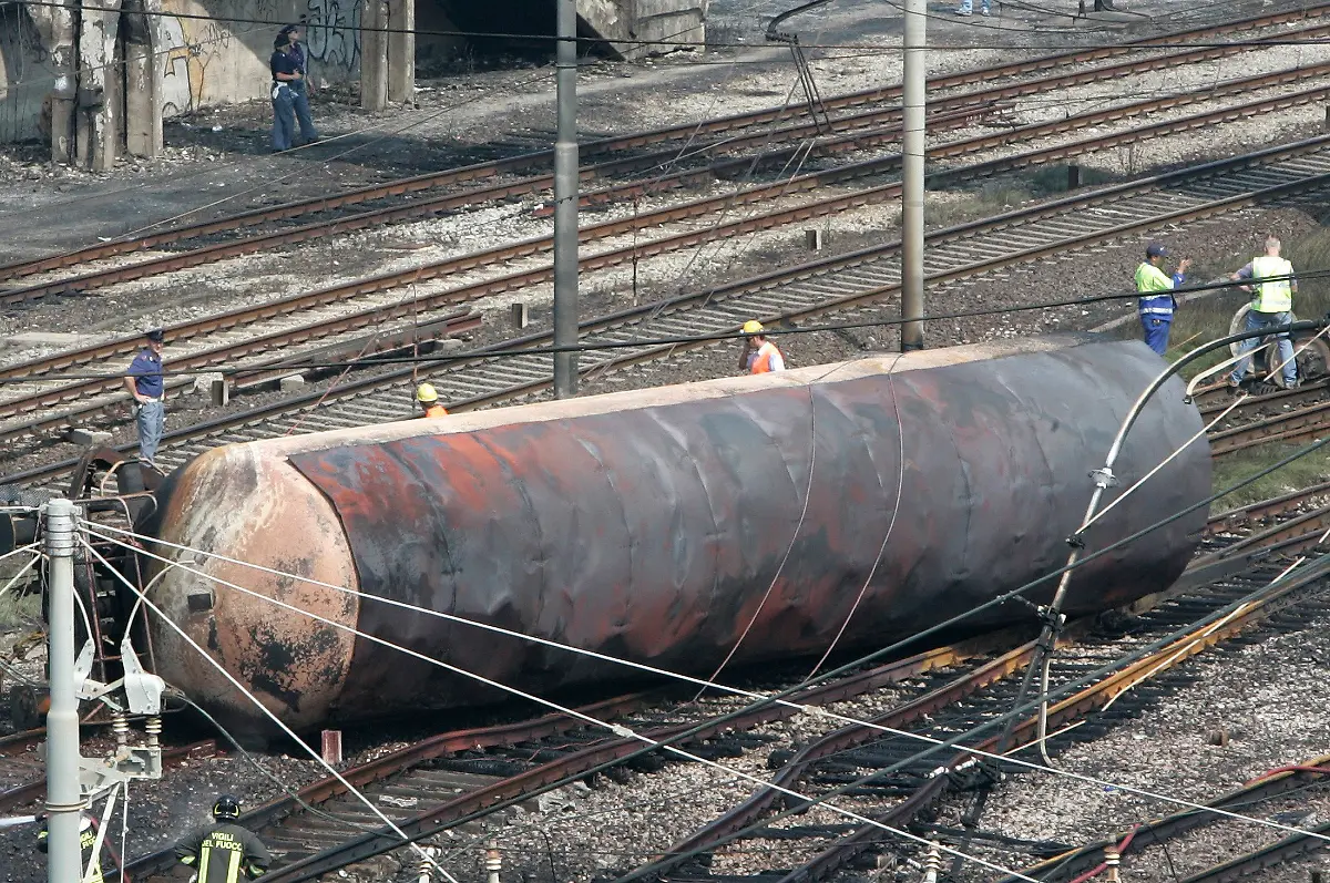 ROM101-ITALY-EXPLOSION-0630-1A-JPG5863900755024806884