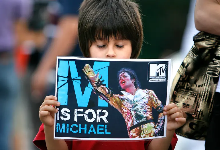 ROMANIA-MICHAEL-JACKSON-REAX-XVG102-jpg5068432611949230015