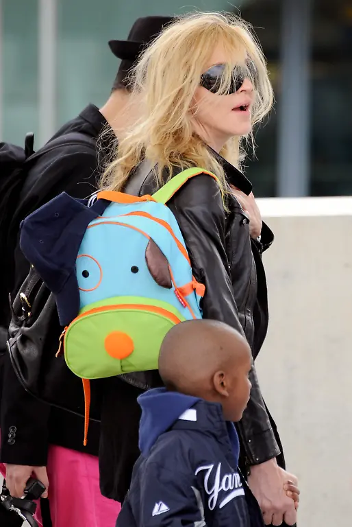 BRITAIN-MADONNA-XLHR102-jpg1981940380069293426