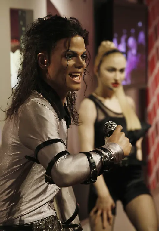 1245997994891-Hong-Kong-Obit-Michael-Jackson-Reax-XKC104-jpg1375886215686615605