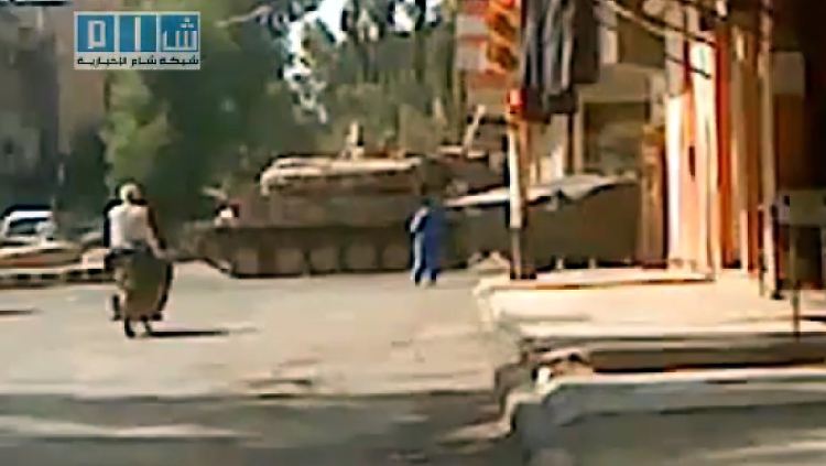 Auch in die Stadt Deir al-Zor rückte die Armee mit Panzern ein.