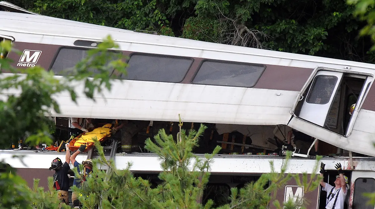 Dc-Metro-Train-Derailment-DCTMS104-jpg2564034468494649067