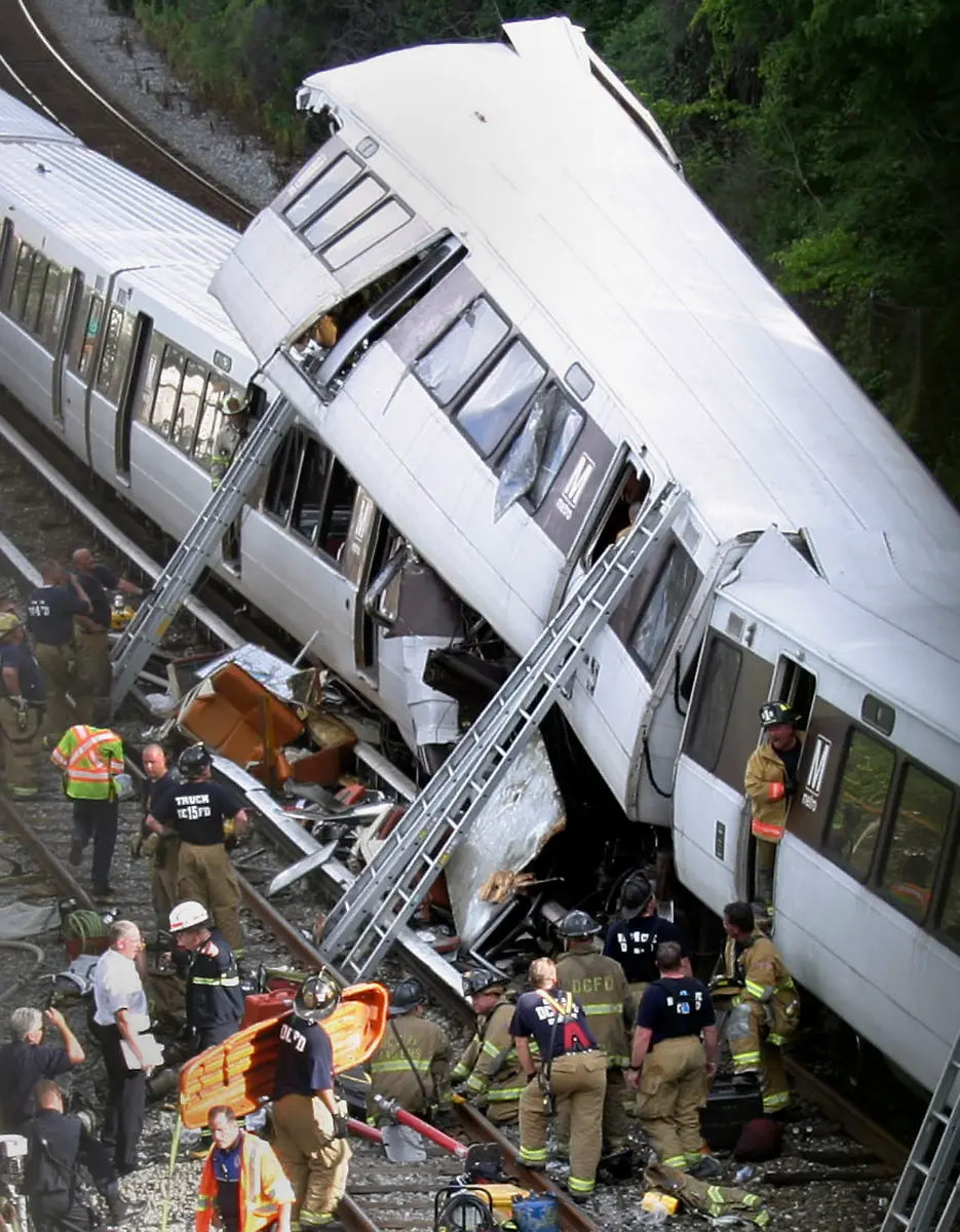 APTOPIX-Metro-Train-Derailment-DCPM301-jpg3500010112482941908