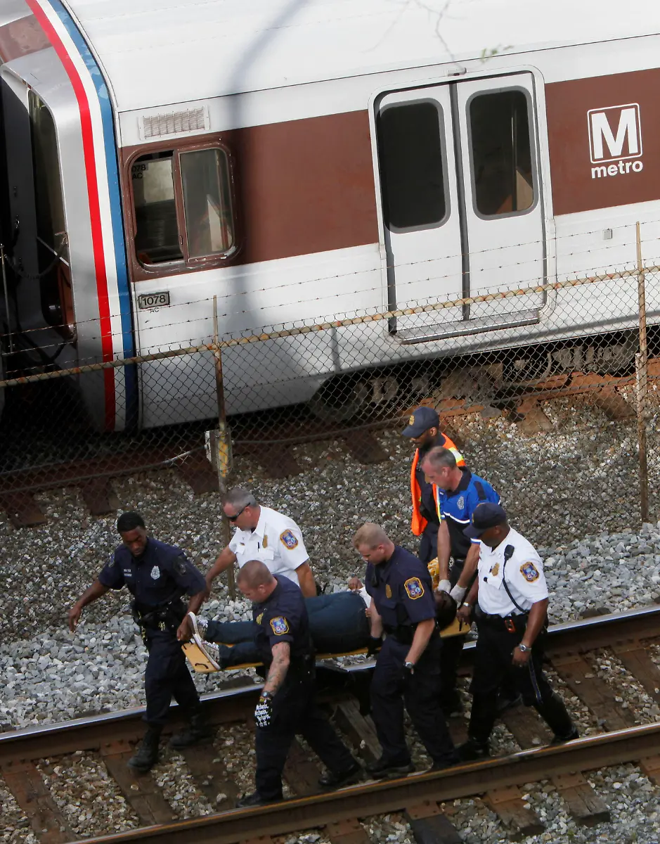 Metro-Train-Derailment-DCPM205-jpg5707419578092905030