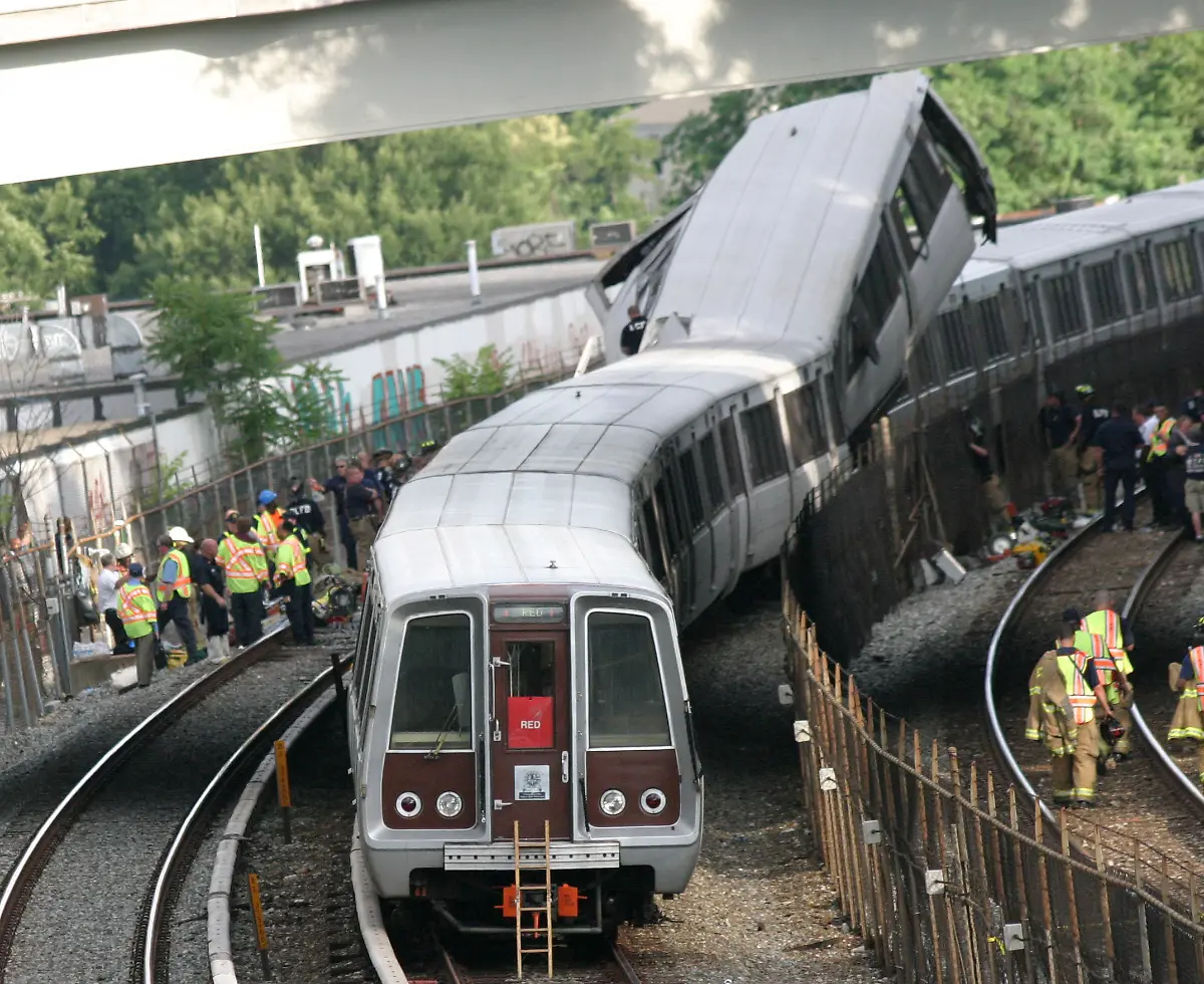 Metro-Train-Derailment-DCPM206-jpg4305095182696195069