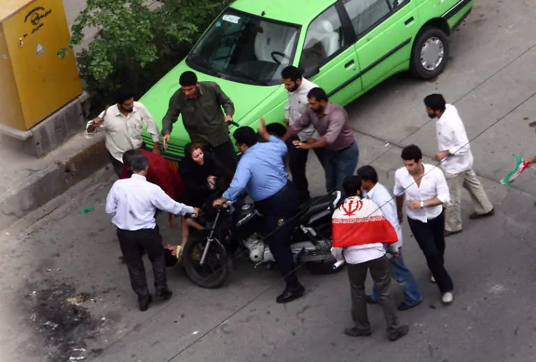 IRAN-ELECTION-XHS139-jpg2177360557928167850