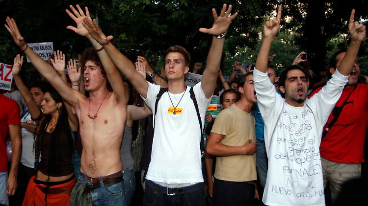 Seit Monaten treibt die Perspektivlosigkeit in Spanien (hier in Madrid) Jugendliche zum Protest auf die Straße.
