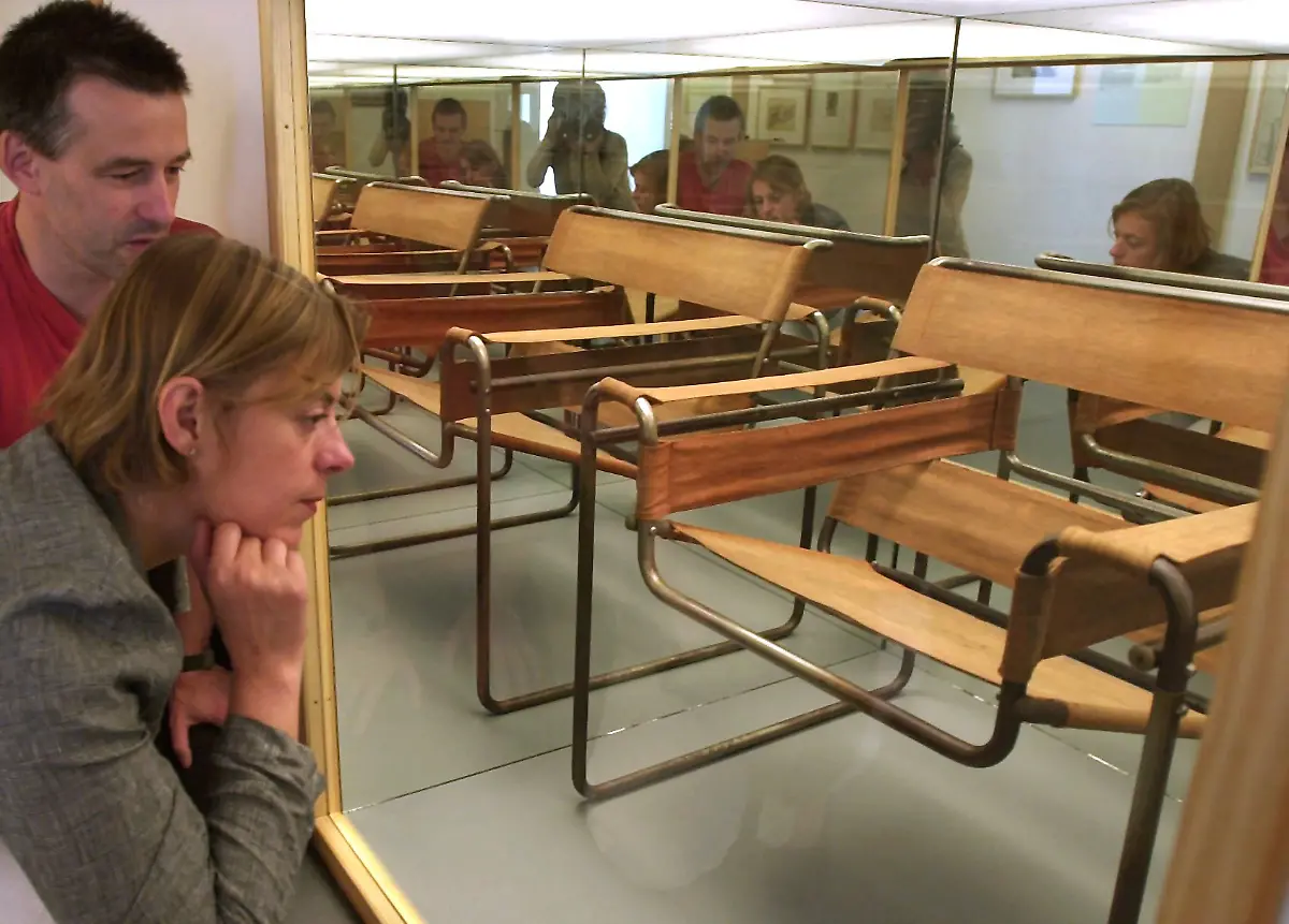 Stahlrohrsessel-Marcel-Breuer-braun