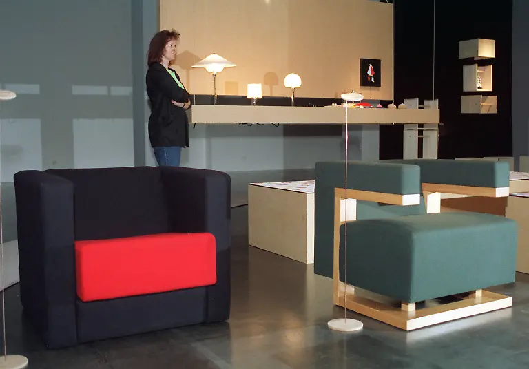 Der-Rote-Kubus-Peter-Keler-Sessel-51-Walter-Gropius