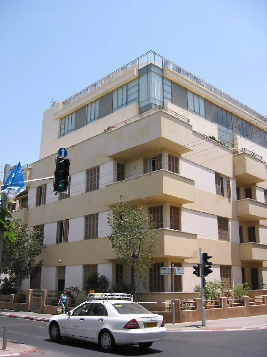Bauhaus-Rothschild-Boulevard-Tel-Aviv