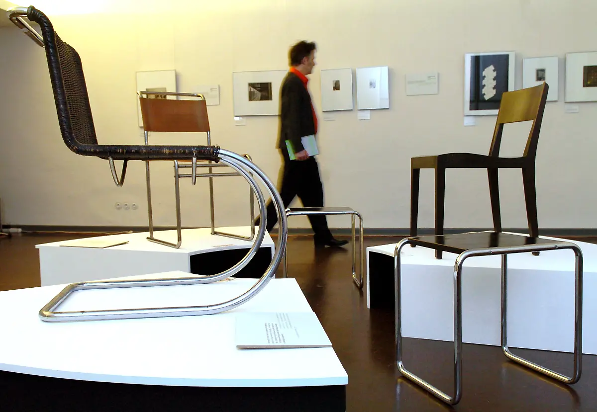 Stuehle-Ludwig-Mies-van-der-Rohe-Marcel-Breuer-Martin-Decker