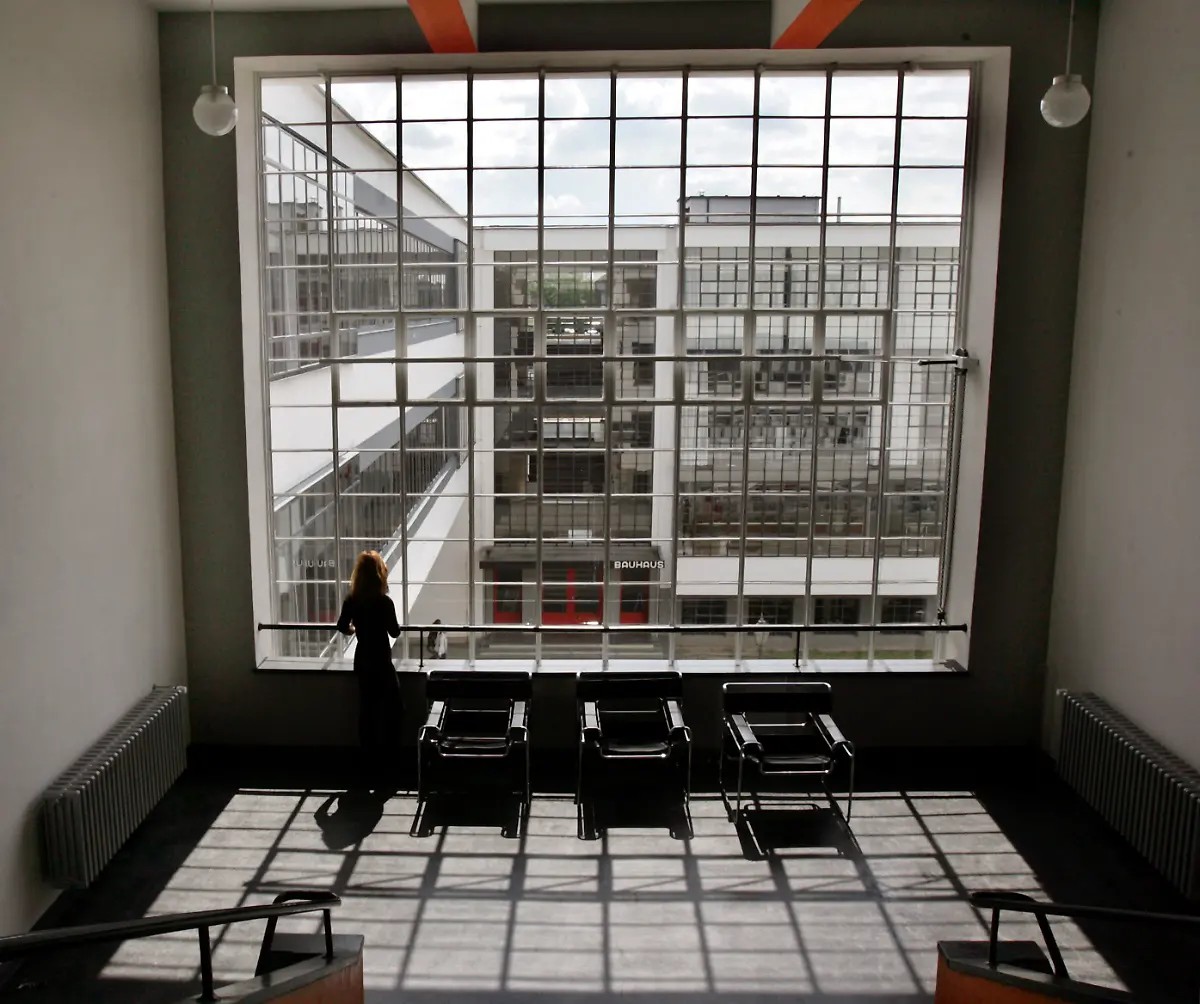 bauhaus-Dessau-fensterfront-quer