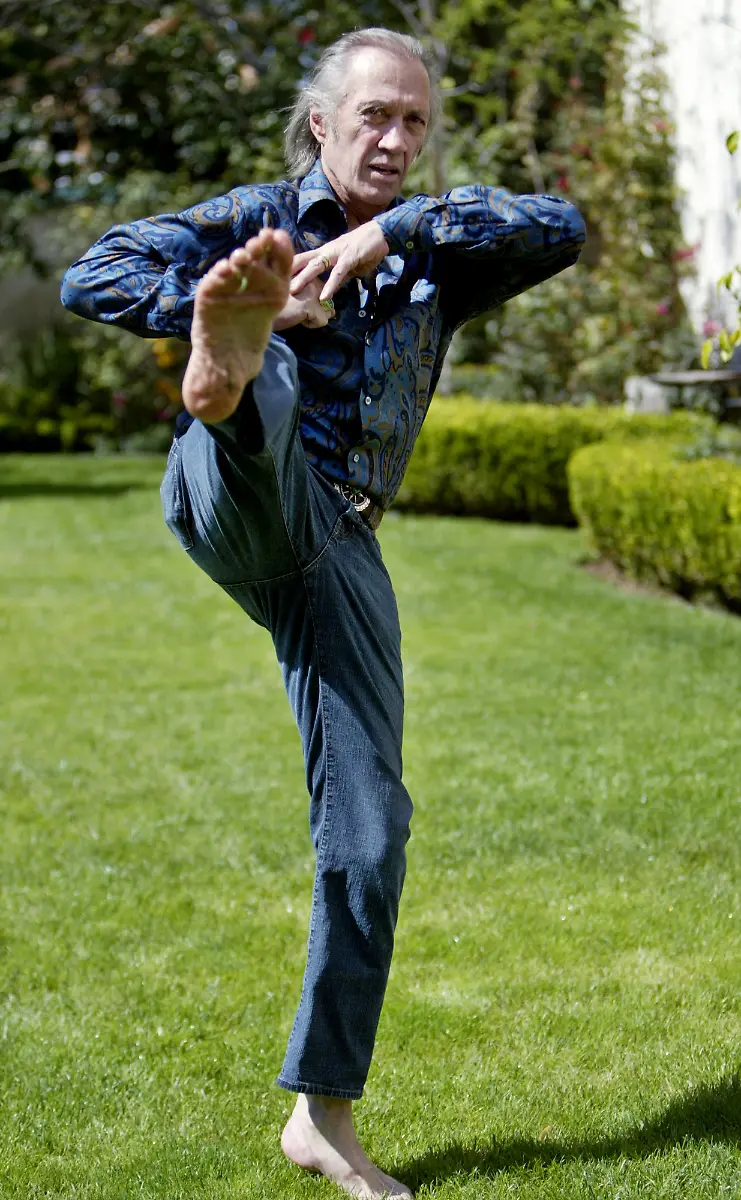 Obit-Carradine-LA302-jpg3132950614265428092