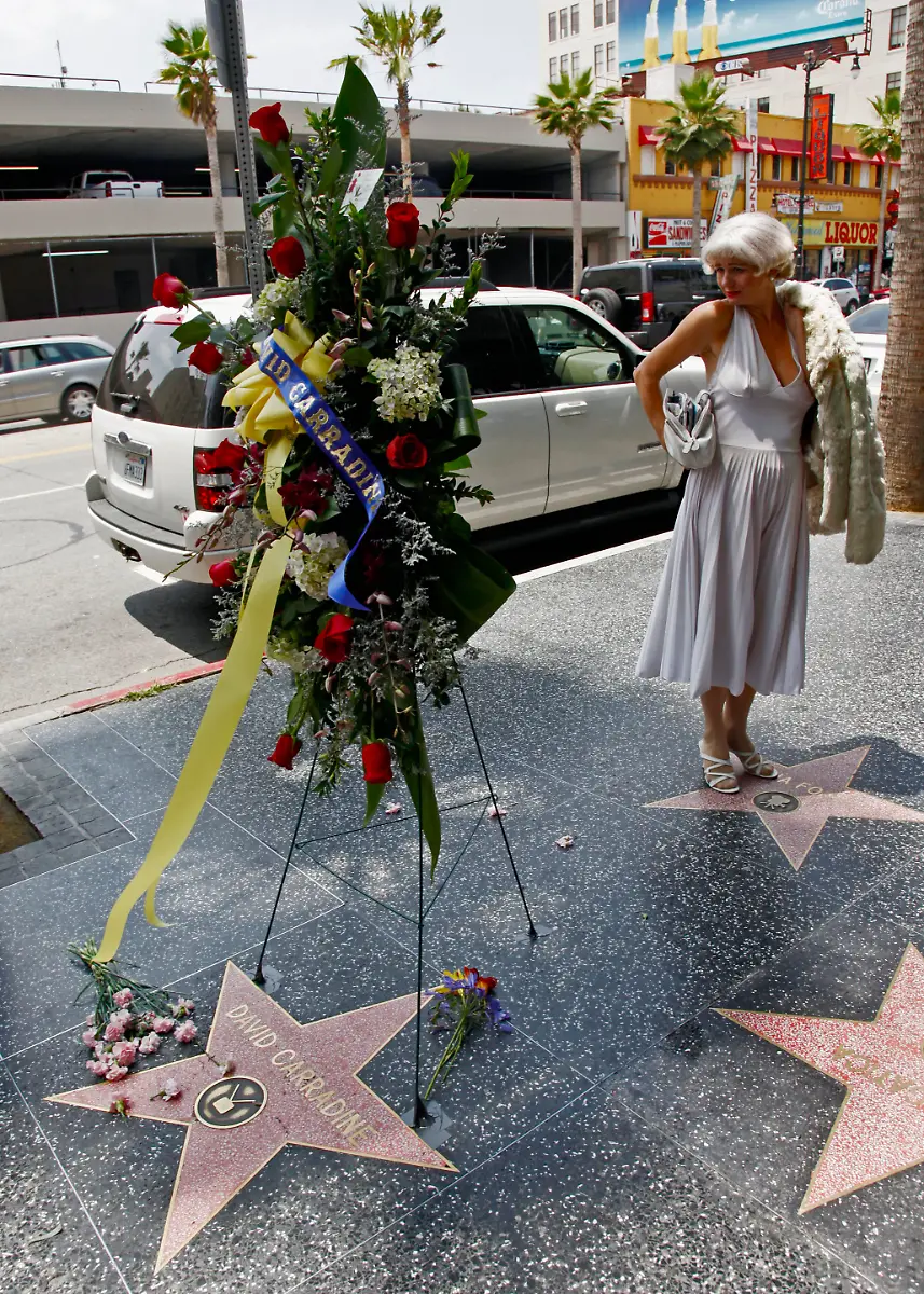 Obit-Carradine-LA108-jpg5694037101811090755