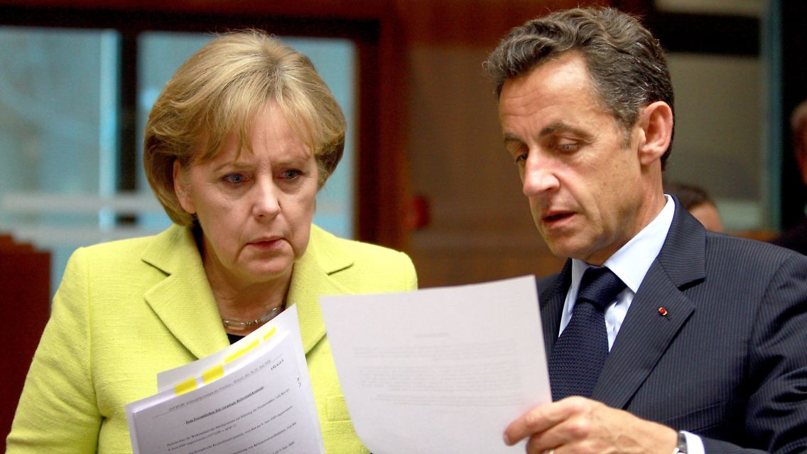 Angela Merkel sieht Nicolas Sarkozy derzeit öfter als ihren Ehemann.