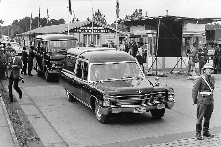 DEU-Studenten-Proteste-Stasi-FRA10-jpg3556770057397863521