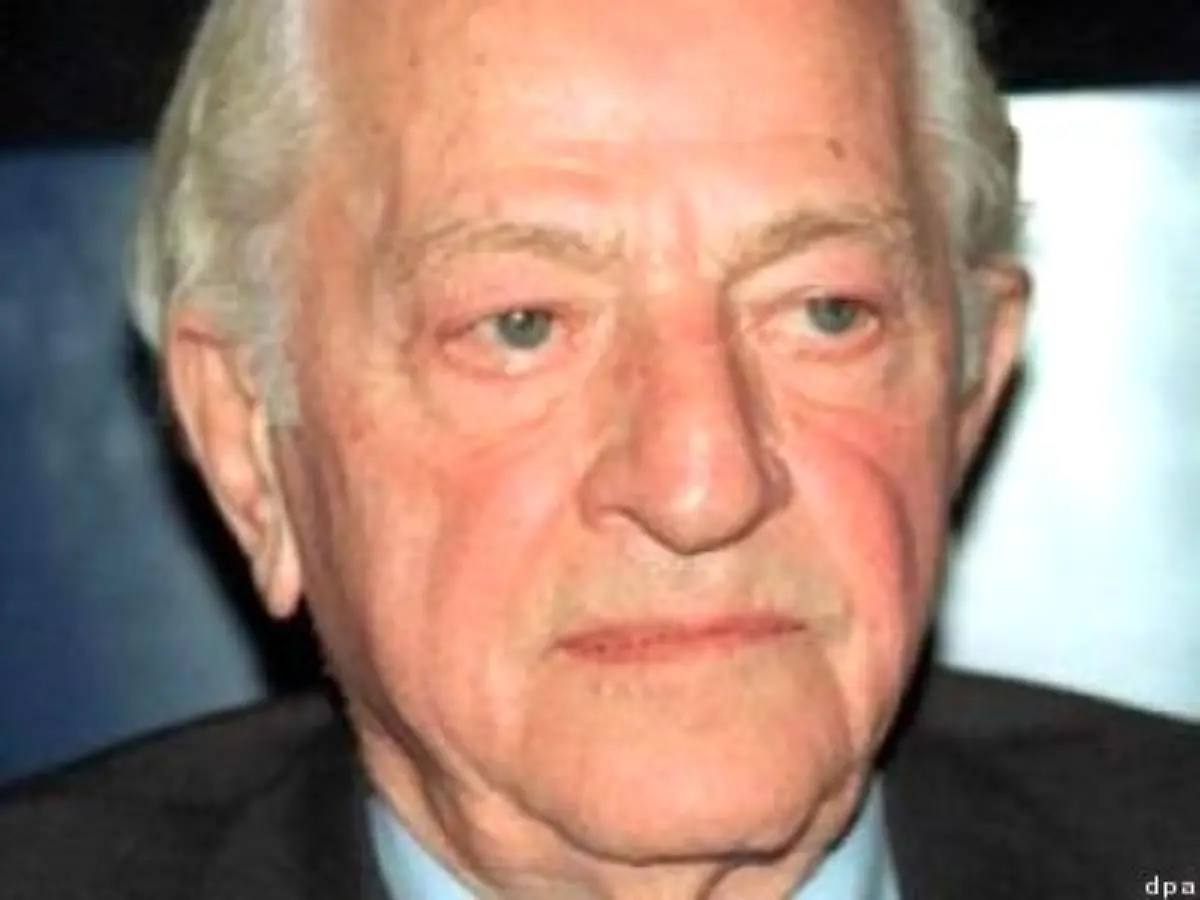 Der-franzoesisch-amerikanische-Filmregisseur-Jules-Dassin-Rififi-Topkapi-ist-am-31-Maerz-im-Alter-von-96-Jahren-in-Athen-gestorben-In-seiner-rund-40-jaehrigen-Karriere-hat-Dassin-mit-Vorliebe-Krimis-Gangsterparodien-und-Gesellschaftskomoedien-gedreht