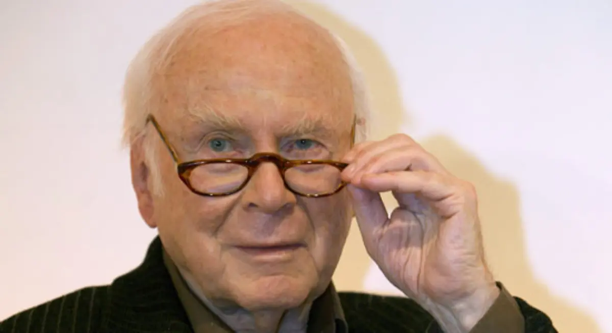 wo-man-den-alten-Herrn-mit-Emil-seinem-achten-Mops-Ein-Leben-ohne-Moepse-ist-moeglich-aber-sinnlos-auf-der-Parkbank-sitzen-sehen-kann