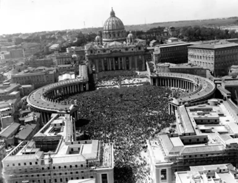 Er-kuendigte-eine-Pius-Gedenkmesse-im-Petersdom-an