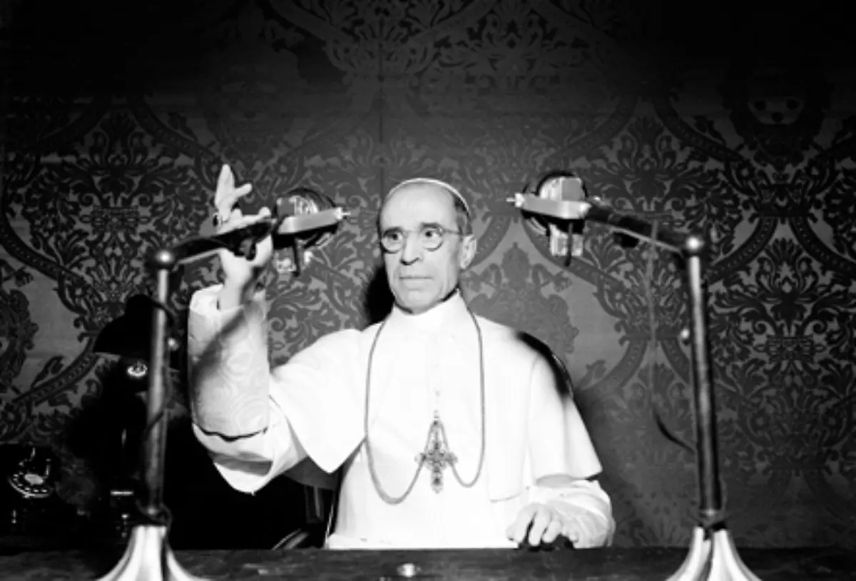 133-bis-er-selbst-als-Pius-XII-zum-Pontifex-wurde-Mit-seiner-Intimkenntnis-Deutschlands-das-in-der-Diktatur-und-im-Weltkrieg-versank-wusste-er-was-in-Hitlers-Reich-vorging
