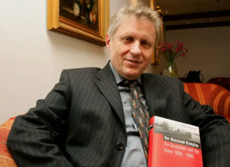 Doch-Solschenizyn-der-Geschichte-gemacht-hat-wie-vielleicht-kein-anderer-Schriftsteller-und-Kuenstler-vor-ihm-so-der-Autor-Gerd-Koenen